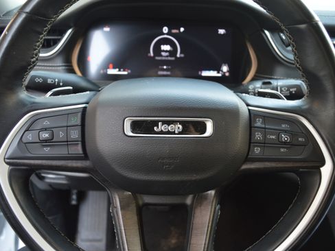 Used 2022 Jeep Grand Cherokee L Limited image 17