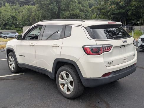 Used 2018 Jeep Compass Latitude w/ Popular Equipment Group AWD/4WD image 4
