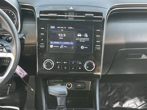 Used 2023 Hyundai Santa Cruz SE image 15