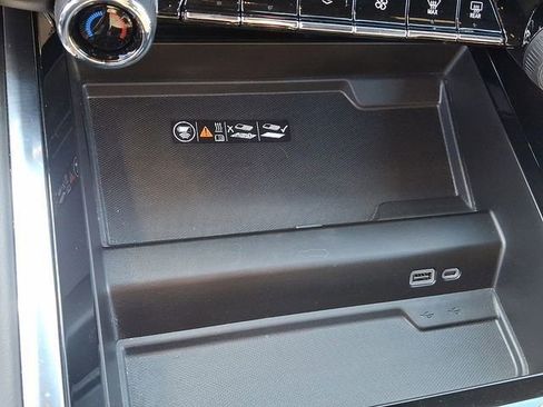 Used 2025 Chevrolet Tahoe High Country AWD/4WD image 21