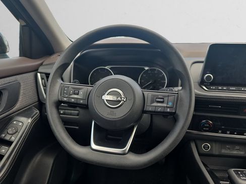 Used 2023 Nissan Rogue SV AWD/4WD image 12