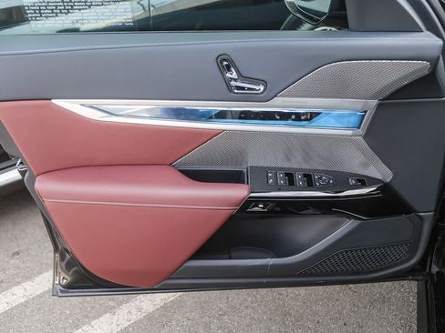 Used 2025 BMW i7 eDrive50 w/ M Sport Package image 17