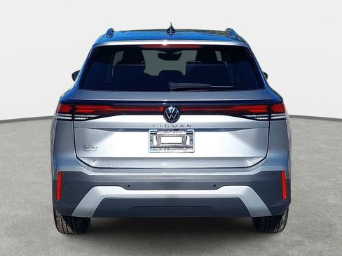 New 2026 Volkswagen Tiguan SE FWD image 6