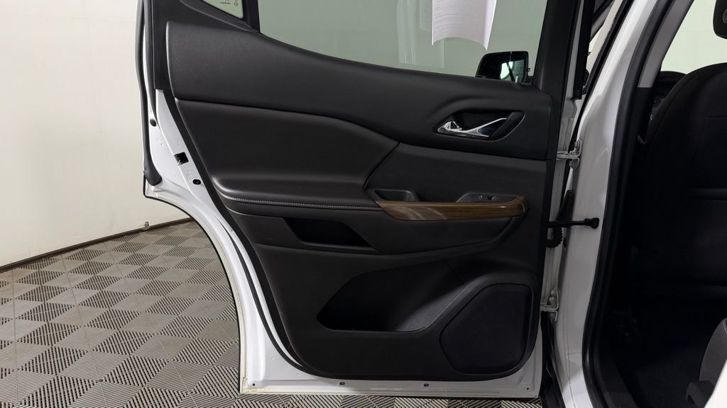 Used 2017 GMC Acadia SLE FWD image 26