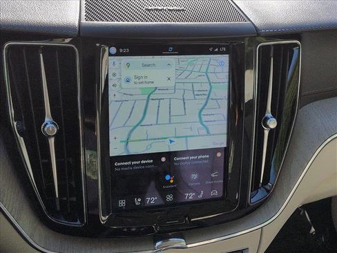 Certified 2023 Volvo XC60 T8 Ultimate w/ Climate Package image 13