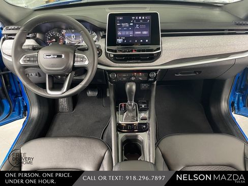 Used 2025 Jeep Compass Latitude image 37