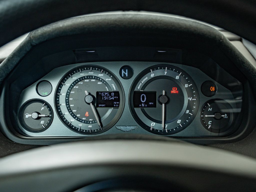 Used 2015 Aston Martin V8 Vantage GT RWD image 28
