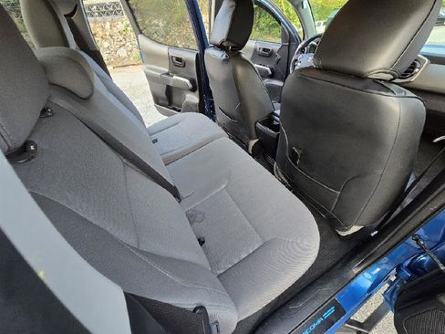 Used 2017 Toyota Tacoma SR5 w/ Tow Package RWD image 23