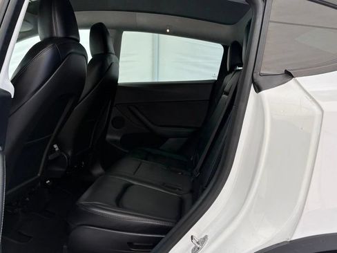 Used 2024 Tesla Model Y Long Range AWD/4WD image 21