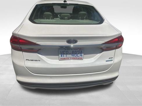 Used 2017 Ford Fusion SE w/ Fusion SE Technology Package FWD image 23