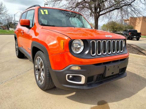 Used 2017 Jeep Renegade Latitude image 3