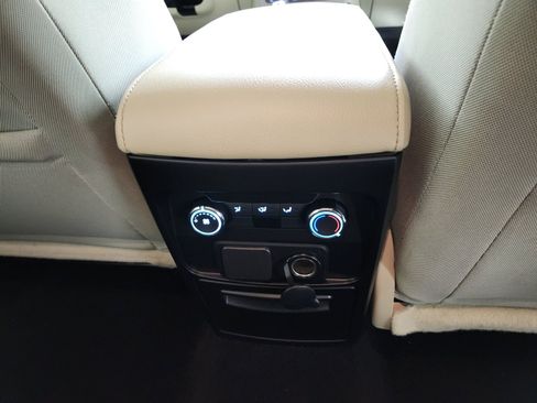 Used 2019 Ford Flex SE FWD image 19