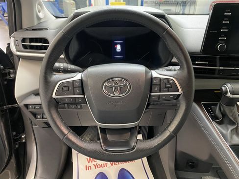 Used 2024 Toyota Sienna XLE image 27