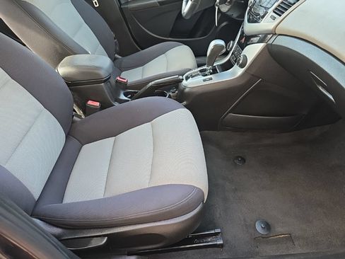 Used 2014 Chevrolet Cruze LS FWD image 22