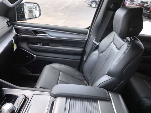 New 2026 Jeep Grand Wagoneer Limited AWD/4WD image 25