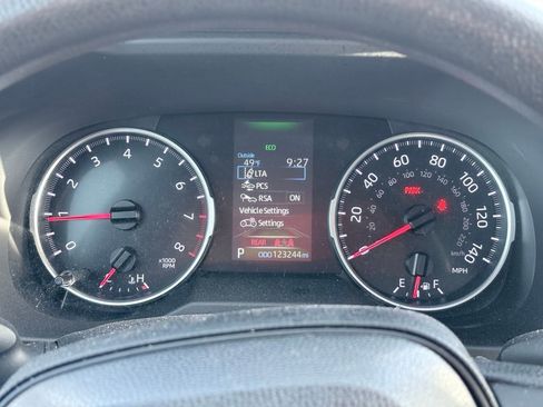 Used 2022 Toyota RAV4 LE image 8