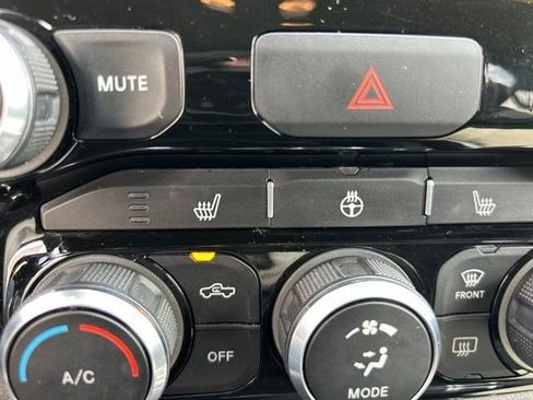 Used 2022 RAM 1500 Big Horn AWD/4WD image 38