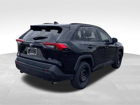 Used 2021 Toyota RAV4 LE FWD image 3
