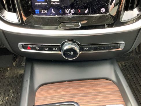 Used 2024 Volvo V60 B5 Cross Country Plus w/ Protection Package Premier image 22