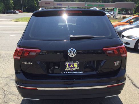 Used 2018 Volkswagen Tiguan SEL AWD/4WD image 9