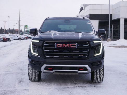 Used 2025 GMC Yukon XL AT4 image 2