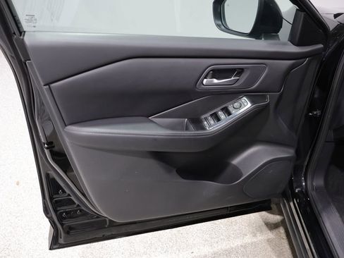 Used 2025 Nissan Rogue SV AWD/4WD image 12