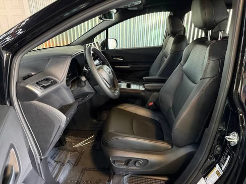 Used 2025 Toyota Sienna XSE AWD/4WD image 11