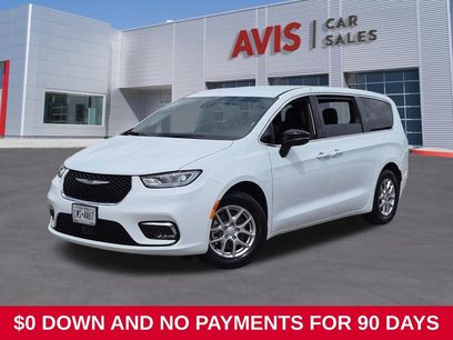 Used 2025 Chrysler Pacifica Select