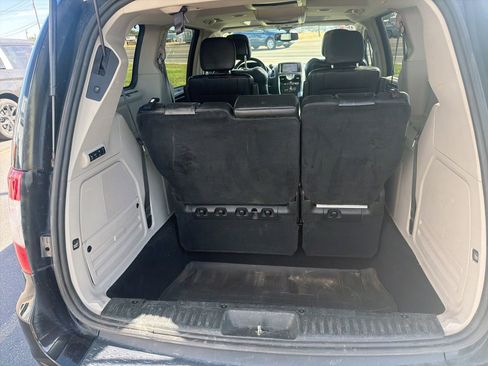 Used 2015 Chrysler Town & Country Limited Platinum FWD image 17