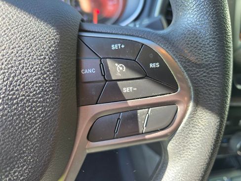 Used 2019 Jeep Cherokee Latitude w/ Popular Appearance Group image 27