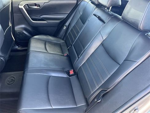 Used 2021 Toyota RAV4 XLE Premium image 31