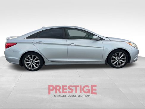 Used 2012 Hyundai Sonata SE w/ Navigation & Sunroof Pkg image 5