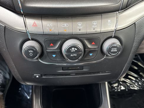 Used 2015 Dodge Journey Crossroad w/ Flexible Seating Group FWD image 19