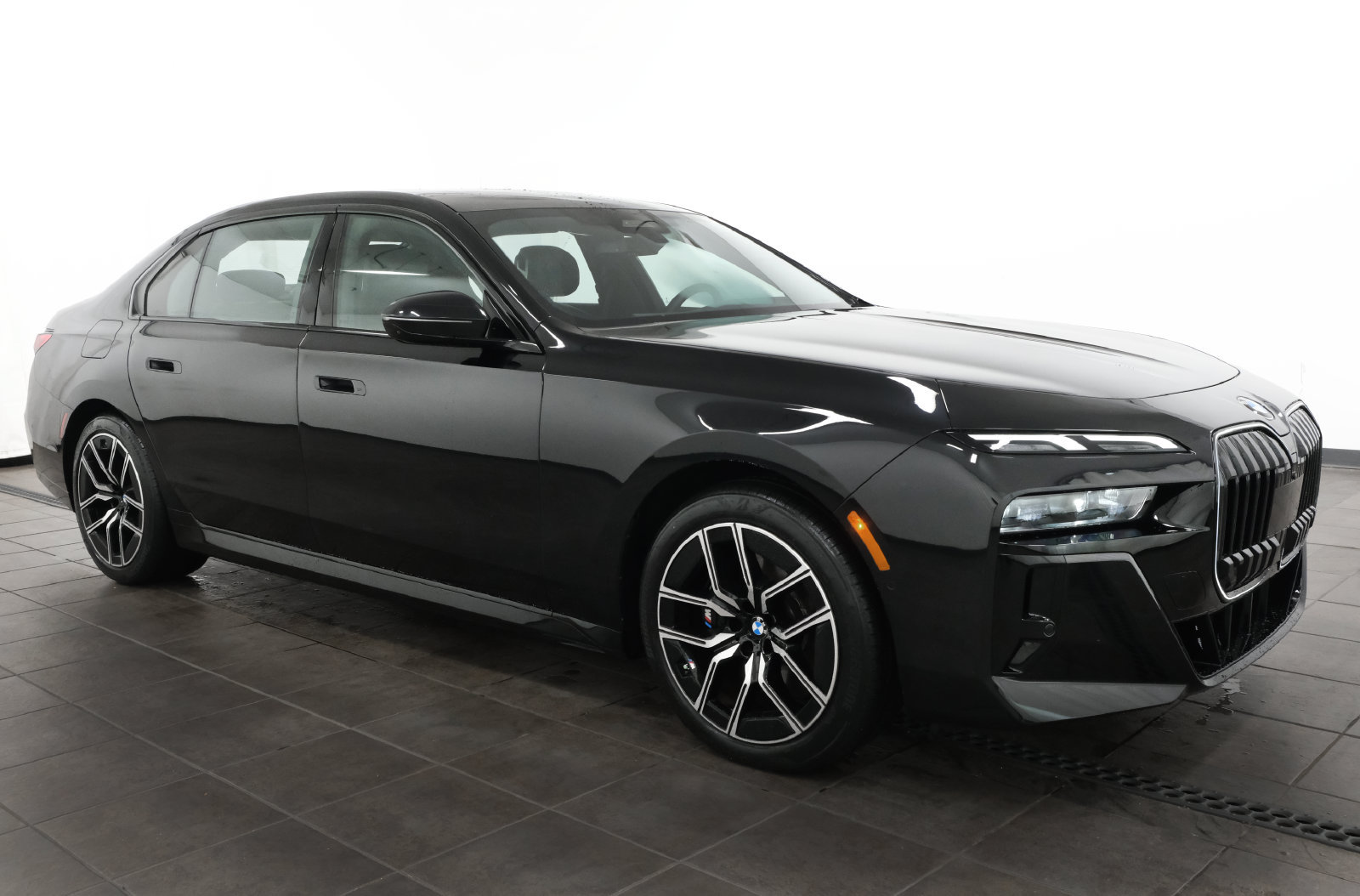 Used 2024 BMW 740i xDrive w/ Premium Package 2 AWD/4WD image 7