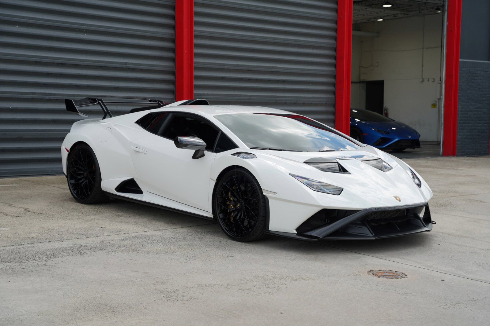 Used 2023 Lamborghini Huracan STO RWD image 2