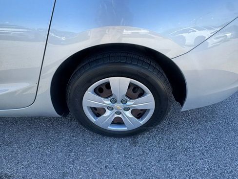 Used 2018 Chevrolet Cruze LS image 22