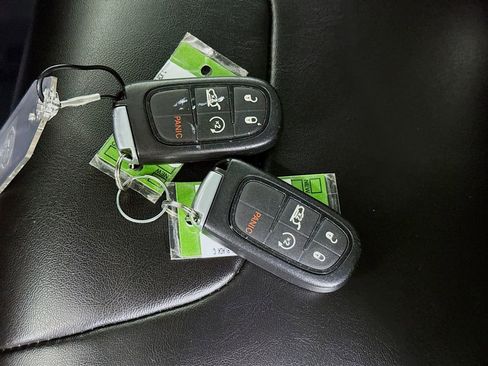 Used 2019 Jeep Cherokee Latitude Plus w/ Comfort/Convenience Group image 31