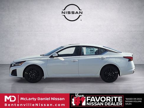 New 2026 Nissan Altima 2.5 SV FWD image 3