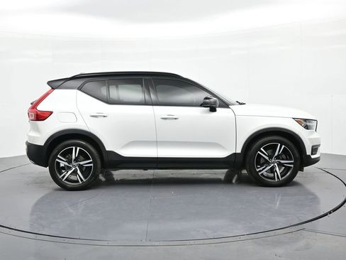 Used 2020 Volvo XC40 T4 R-Design image 5