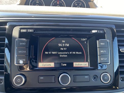 Used 2013 Volkswagen Beetle 2.0T image 28