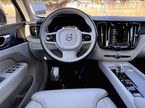 Used 2023 Volvo XC60 T8 Ultimate w/ Climate Package AWD/4WD image 8