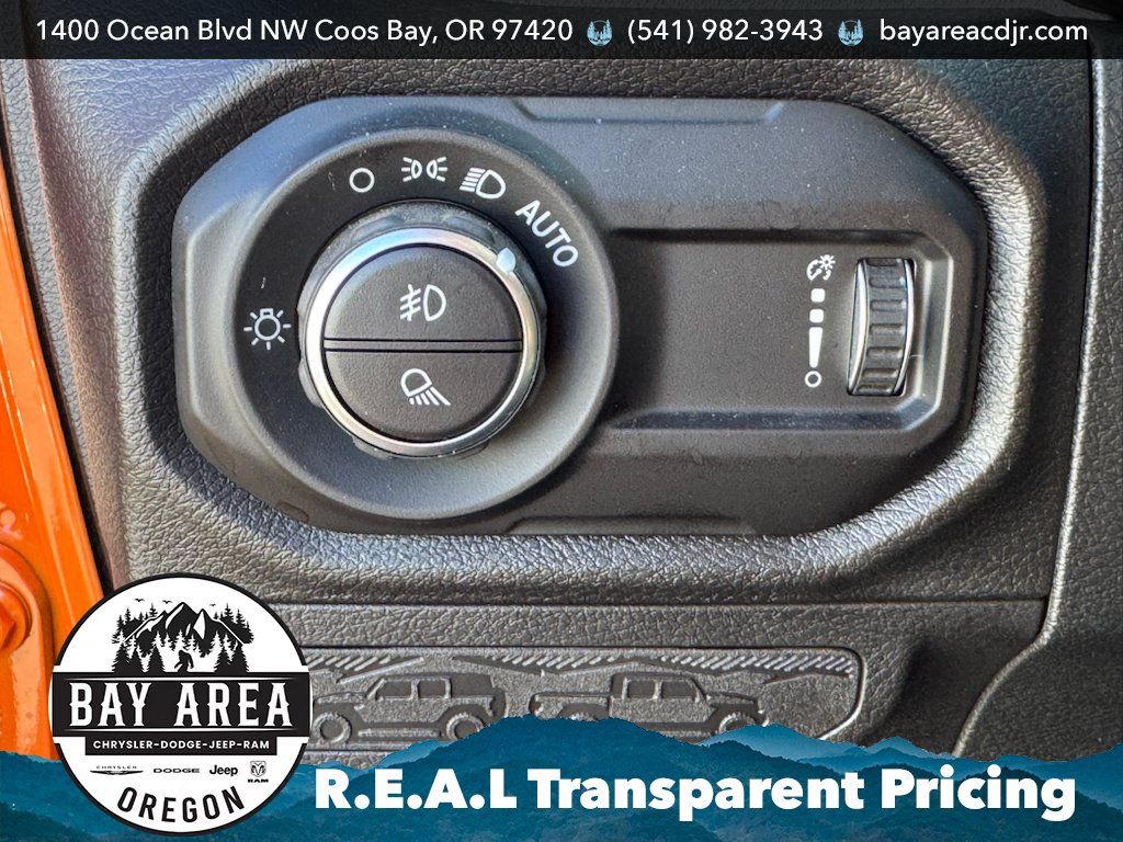 Used 2025 Jeep Gladiator Sport AWD/4WD image 18