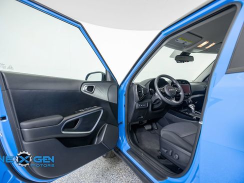 Used 2025 Kia Soul S FWD image 9