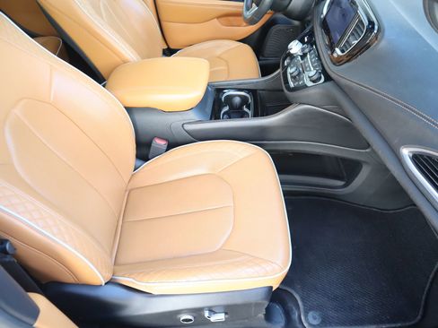 Used 2022 Chrysler Pacifica Pinnacle AWD/4WD image 66