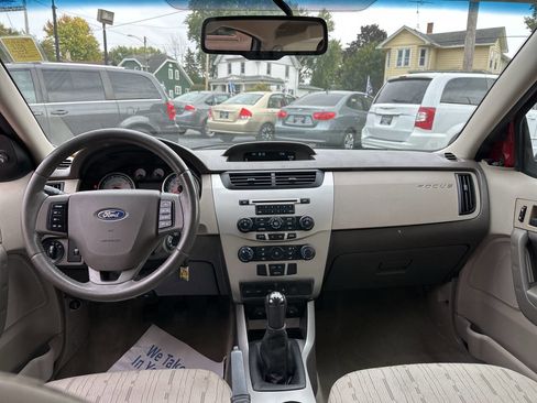 Used 2010 Ford Focus SE image 16