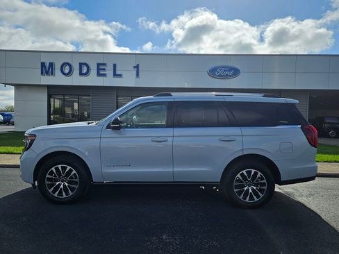 Used 2025 Ford Expedition Platinum AWD/4WD image 1