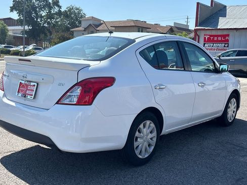 Used 2018 Nissan Versa SV FWD image 3