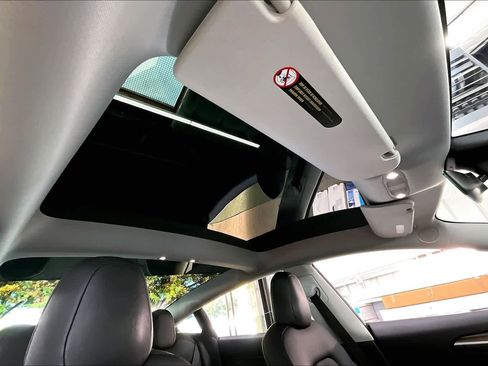 Used 2022 Tesla Model 3 image 25
