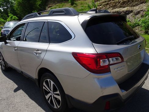 Used 2019 Subaru Outback 2.5i Limited w/ Popular Package #2 AWD/4WD image 8
