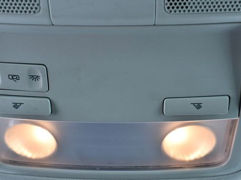 Used 2009 Volkswagen Tiguan SE image 33